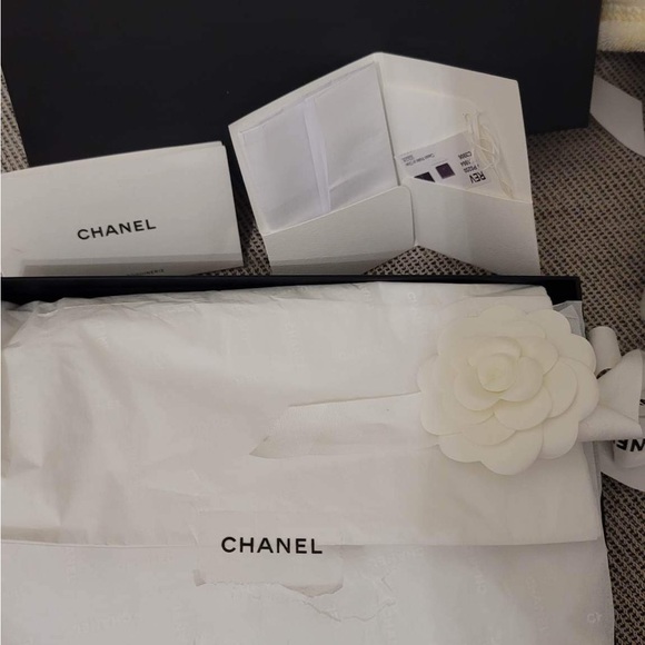 Chanel WOC full set; like new - Picture 5 of 8